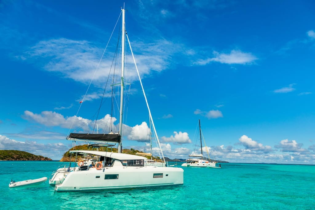 catamarán que es